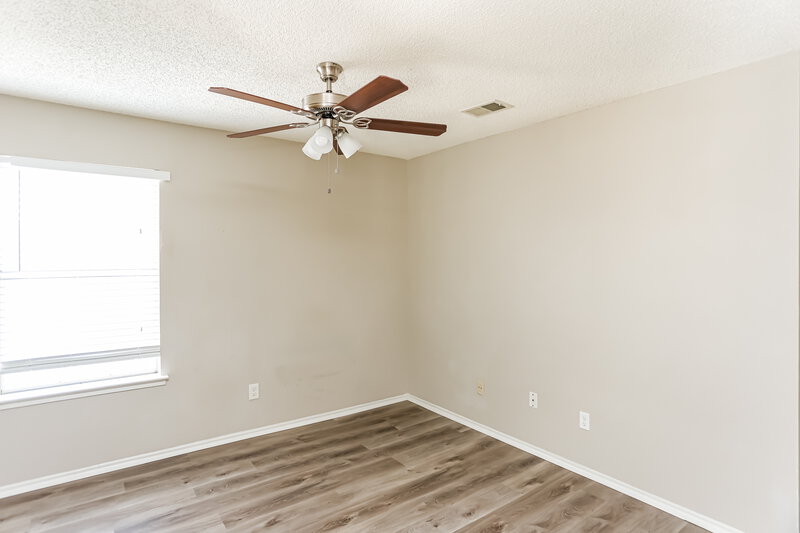 2,365/Mo, 4104 Norway Ln Grand Prairie, TX 75052 Loft View