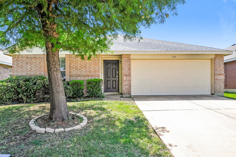 1,985/Mo, 1508 Queens Brook Ln Fort Worth, TX 76140 External View