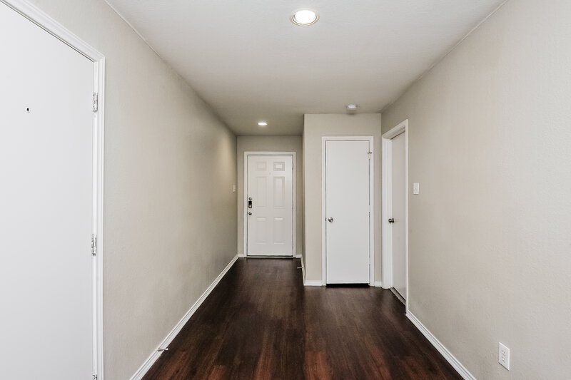 1,985/Mo, 1508 Queens Brook Ln Fort Worth, TX 76140 Foyer View