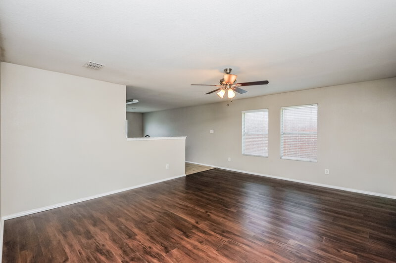 1,985/Mo, 1508 Queens Brook Ln Fort Worth, TX 76140 Living Room View