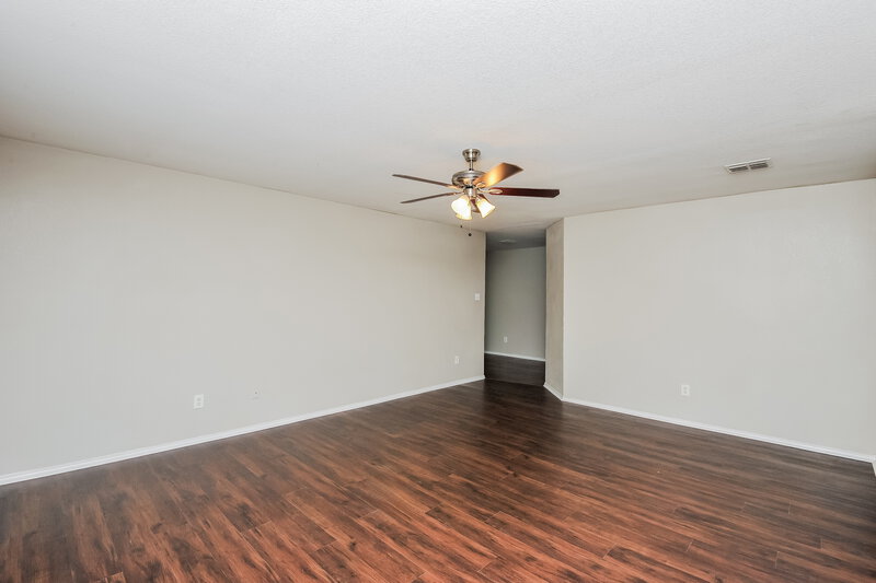 1,985/Mo, 1508 Queens Brook Ln Fort Worth, TX 76140 Living Room View 2