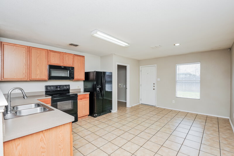 1,985/Mo, 1508 Queens Brook Ln Fort Worth, TX 76140 Kitchen View