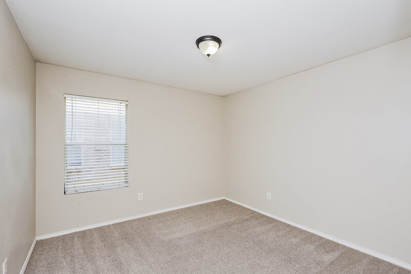 1,985/Mo, 1508 Queens Brook Ln Fort Worth, TX 76140 Bedroom View 3