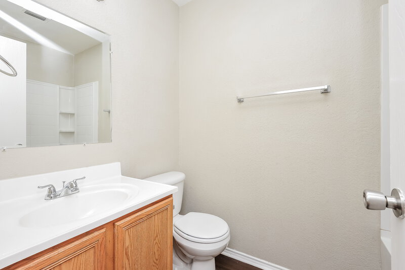 1,985/Mo, 1508 Queens Brook Ln Fort Worth, TX 76140 Bathroom View