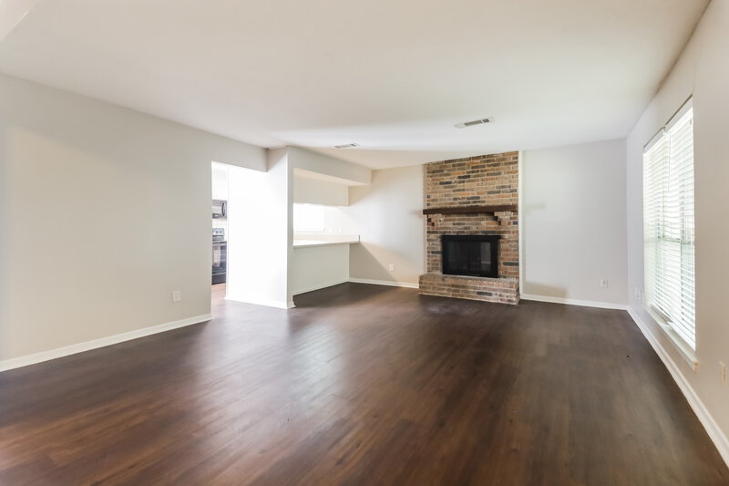 0/Mo, 1113 Heiden Ct Flower Mound, TX 75028 Living Room View
