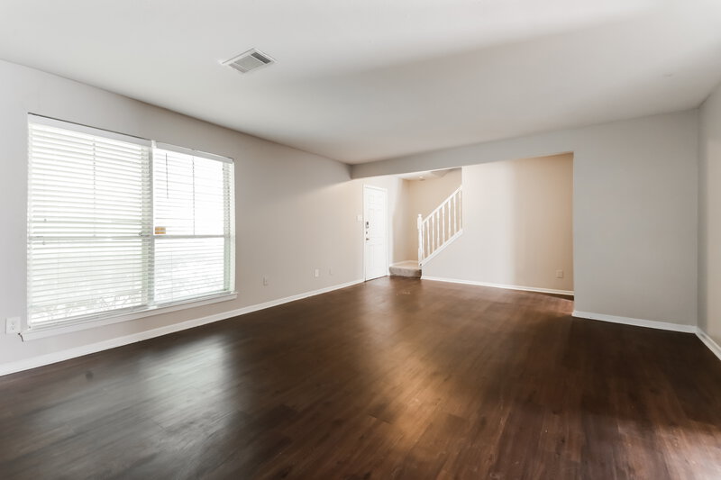 0/Mo, 1113 Heiden Ct Flower Mound, TX 75028 Living Room View 2
