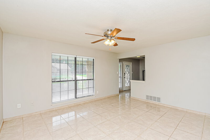 2,125/Mo, 7529 Ashwood Cir Fort Worth, TX 76123 Living Room View