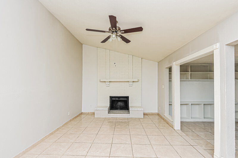 2,125/Mo, 7529 Ashwood Cir Fort Worth, TX 76123 Living Room View 2
