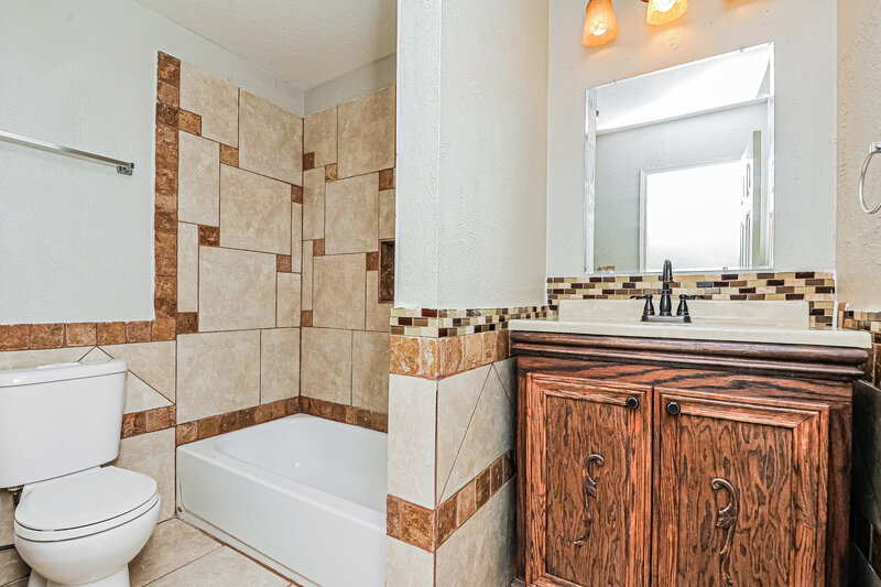 2,125/Mo, 7529 Ashwood Cir Fort Worth, TX 76123 Main Bathroom View 2
