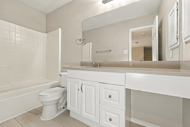 2,305/Mo, 8416 Prairie Rose Ln Fort Worth, TX 76123 Bathroom View