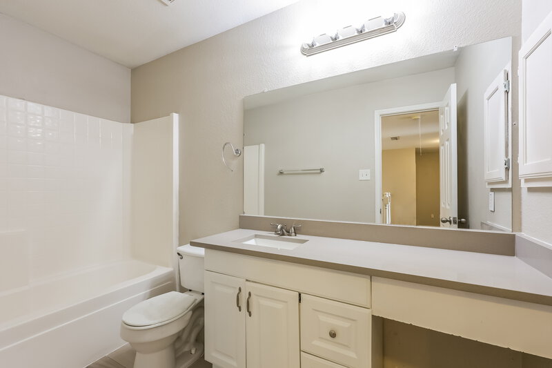 2,420/Mo, 8416 Prairie Rose Ln Fort Worth, TX 76123 Bathroom View