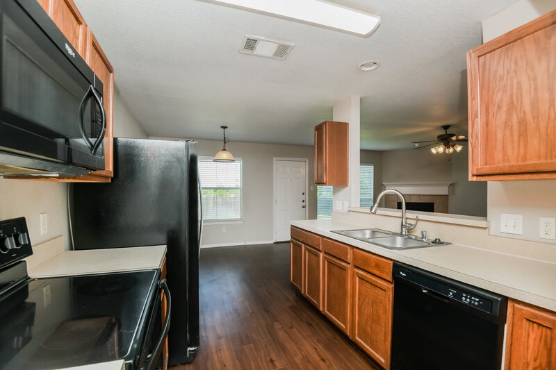 2,365/Mo, 425 Murphy Rd Burleson, TX 76028 Kitchen View