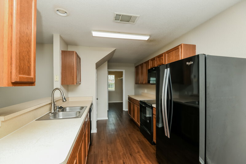 2,365/Mo, 425 Murphy Rd Burleson, TX 76028 Kitchen View 2