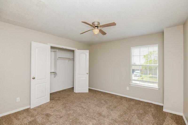 2,365/Mo, 425 Murphy Rd Burleson, TX 76028 Bedroom View
