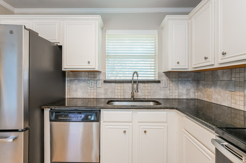 1,815/Mo, 316 Winnipeg Dr Glenn Heights, TX 75154 Kitchen View 2