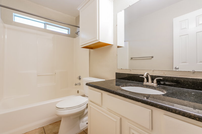 1,815/Mo, 316 Winnipeg Dr Glenn Heights, TX 75154 Bathroom View