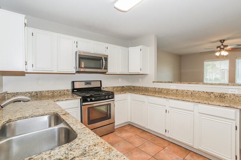 3,080/Mo, 1709 Creekpoint Dr Lewisville, TX 75067 Kitchen View 2