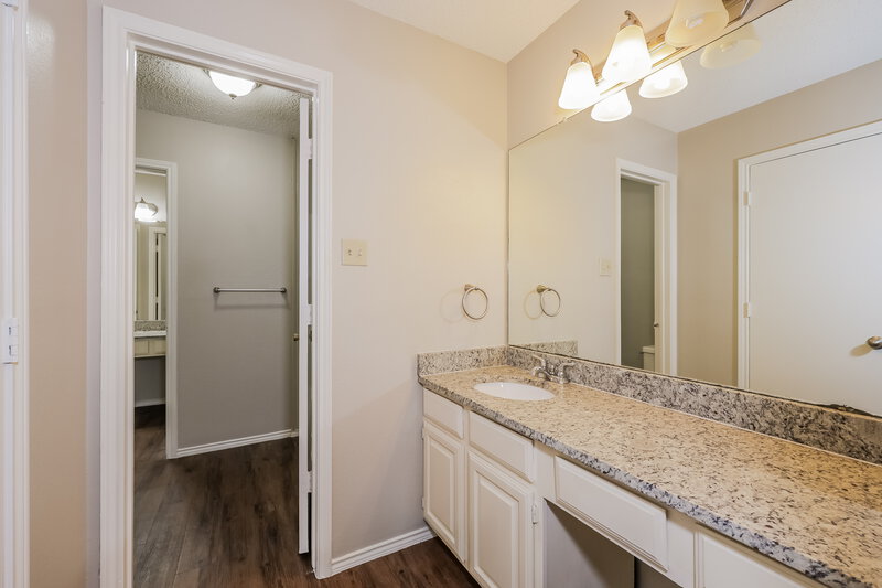 2,325/Mo, 1012 Canary Ln Mansfield, TX 76063 Bathroom View 2