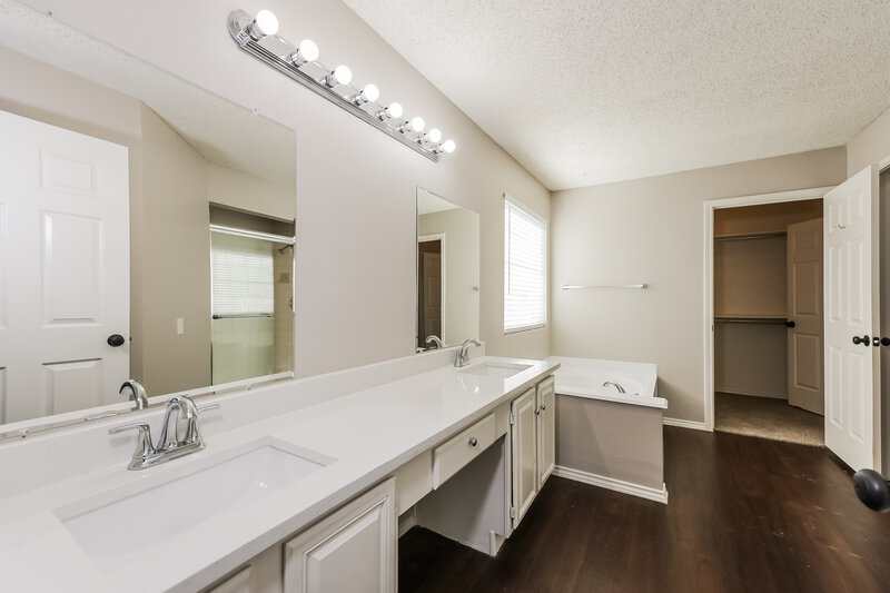 2,505/Mo, 3229 Kathy Ln Fort Worth, TX 76123 Main Bathroom View