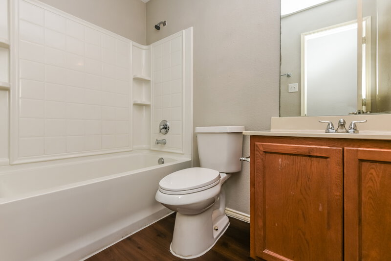 1,810/Mo, 16904 Fenwick Ct Justin, TX 76247 Bathroom View