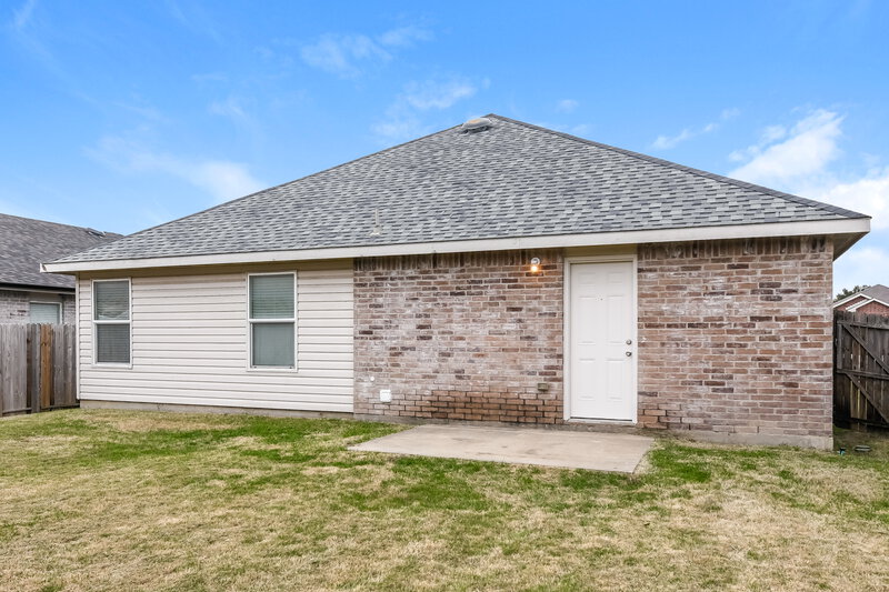 1,810/Mo, 16904 Fenwick Ct Justin, TX 76247 Rear View