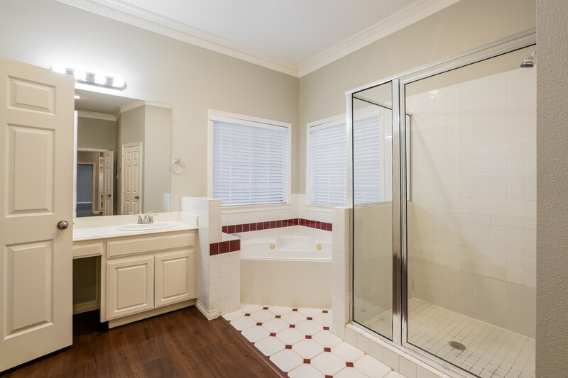 2,705/Mo, 4004 Morris Ln Arlington, TX 76016 Main Bathroom View