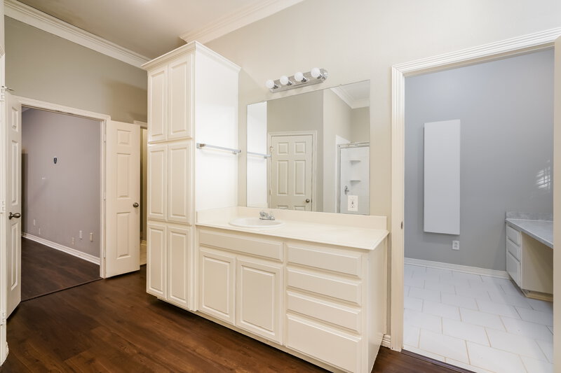 2,705/Mo, 4004 Morris Ln Arlington, TX 76016 Main Bathroom View 2