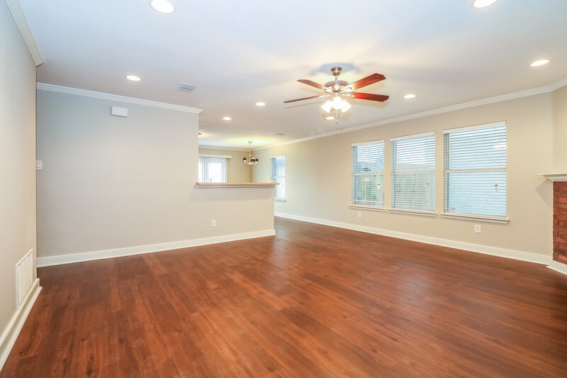 2,355/Mo, 5538 Mandarin Way Dallas, TX 75249 Living Roomlarge View 2
