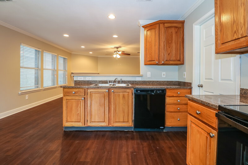 2,355/Mo, 5538 Mandarin Way Dallas, TX 75249 Kitchenlarge View