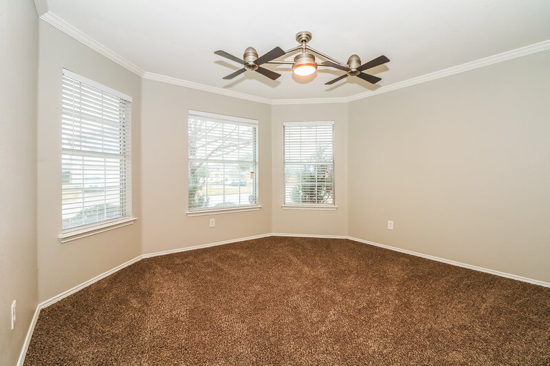 2,355/Mo, 5538 Mandarin Way Dallas, TX 75249 Family Roomlarge View