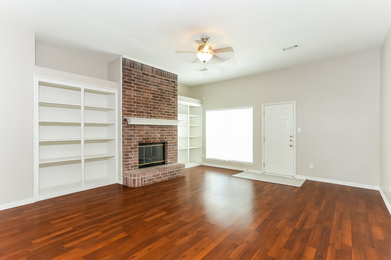 2,065/Mo, 616 Cresent Dr Desoto, TX 75115 Living Room View