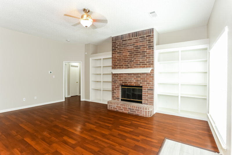 2,065/Mo, 616 Cresent Dr Desoto, TX 75115 Living Room View 2