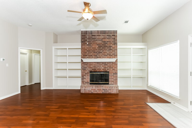 2,065/Mo, 616 Cresent Dr Desoto, TX 75115 Living Room View 3