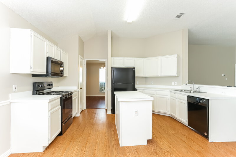 2,065/Mo, 616 Cresent Dr Desoto, TX 75115 Kitchen View
