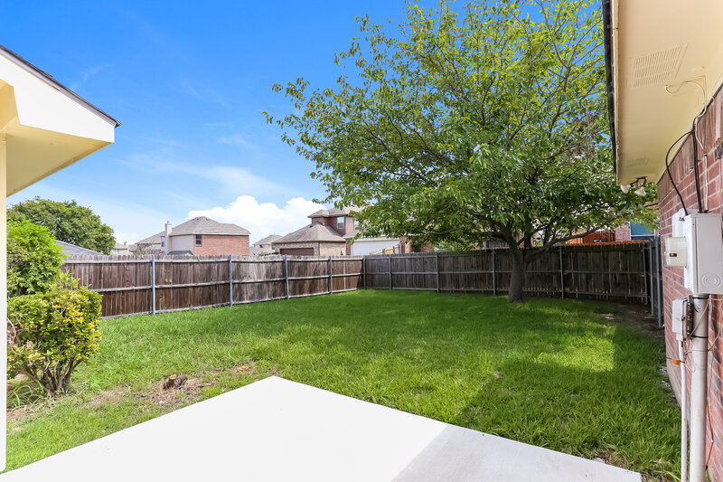 2,065/Mo, 616 Cresent Dr Desoto, TX 75115 Backyard View