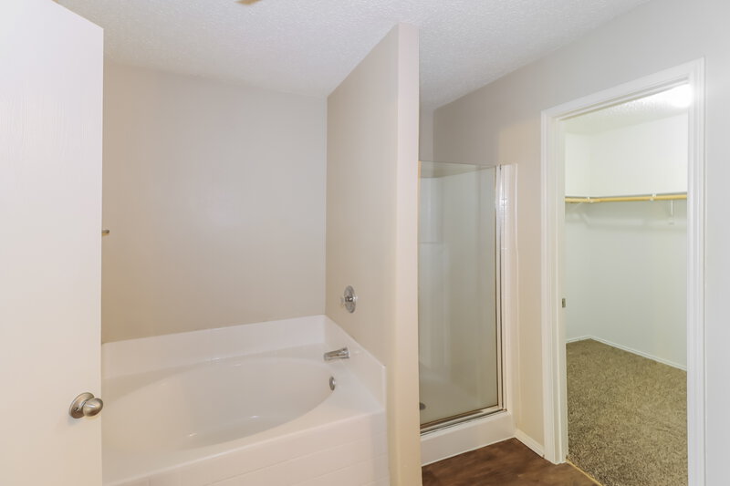 3,175/Mo, 2956 Santa Sabina Dr Grand Prairie, TX 75052 Main Bathroom View