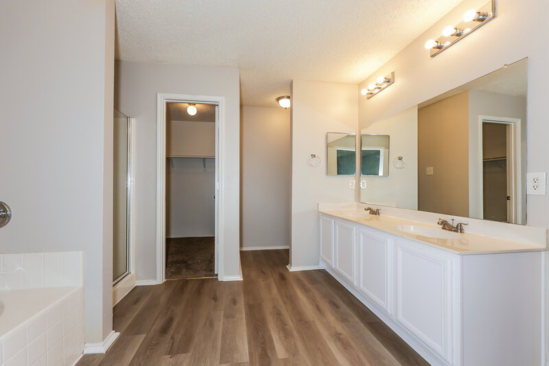 3,125/Mo, 2956 Santa Sabina Dr Grand Prairie, TX 75052 Main Bathroom View