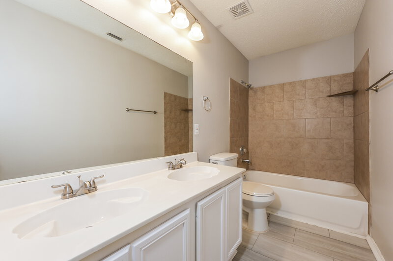 3,125/Mo, 2956 Santa Sabina Dr Grand Prairie, TX 75052 Main Bathroom View 2