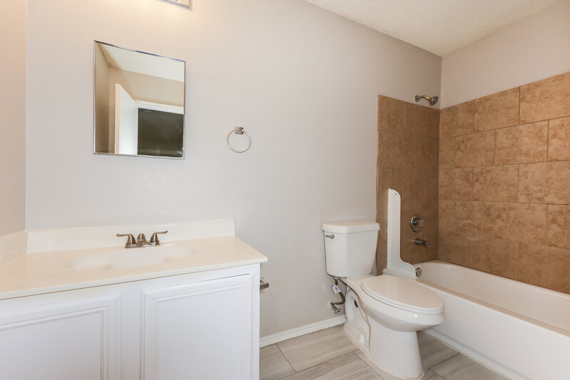 3,125/Mo, 2956 Santa Sabina Dr Grand Prairie, TX 75052 Bathroom View