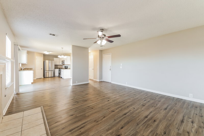 2,655/Mo, 7107 Dublin Ct Arlington, TX 76002 Living Room View 2