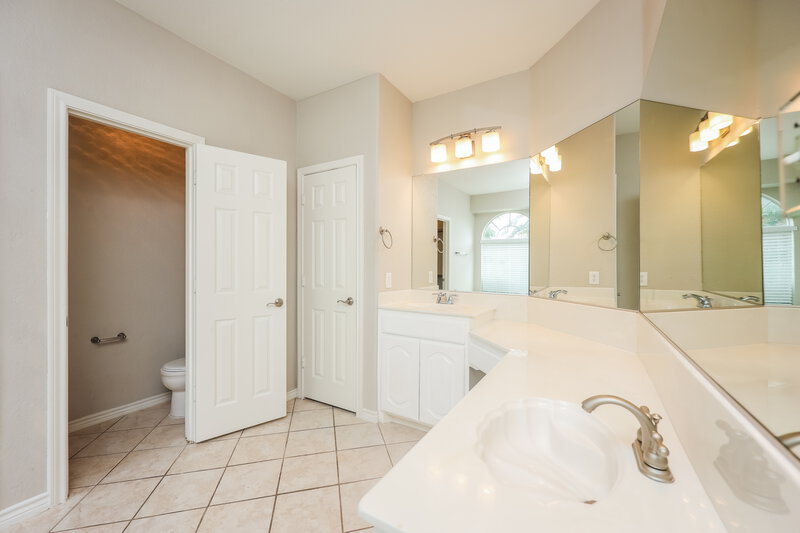 3,800/Mo, 100 Silverwood Dr Mansfield, TX 76063 Main Bathroom View
