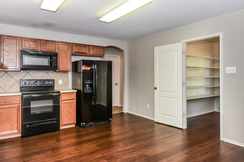 2,045/Mo, 2010 Preston Trl Forney, TX 75126 Kitchen View 2