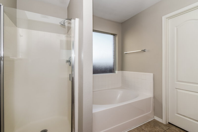 2,045/Mo, 2010 Preston Trl Forney, TX 75126 Main Bathroom View