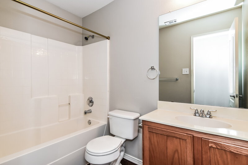 2,045/Mo, 2010 Preston Trl Forney, TX 75126 Bathroom View