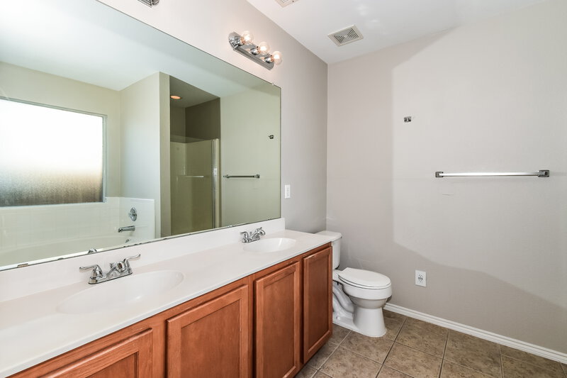 2,045/Mo, 2010 Preston Trl Forney, TX 75126 Bathroom View 2