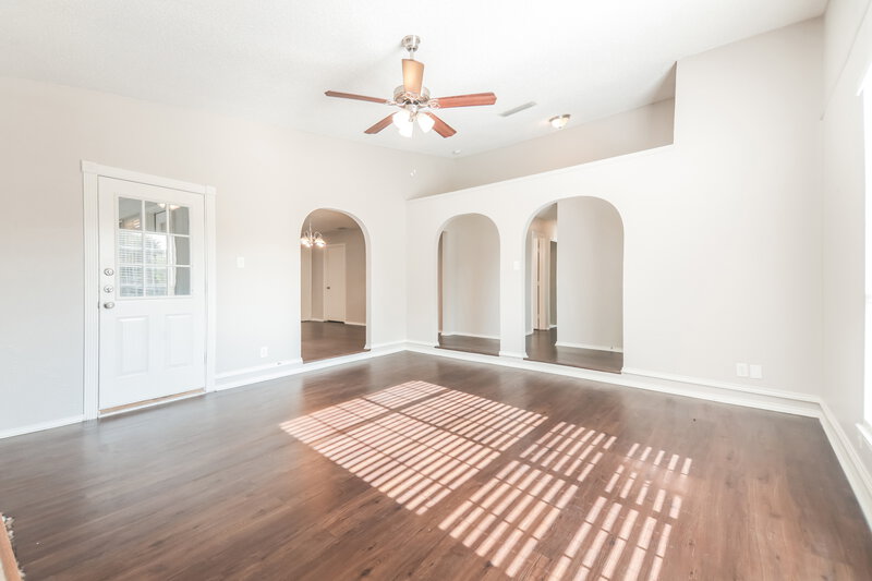 2,305/Mo, 2021 Glenbrook Meadows Dr Garland, TX 75040 Living Room View