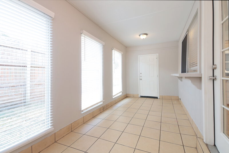 2,305/Mo, 2021 Glenbrook Meadows Dr Garland, TX 75040 Family Room View