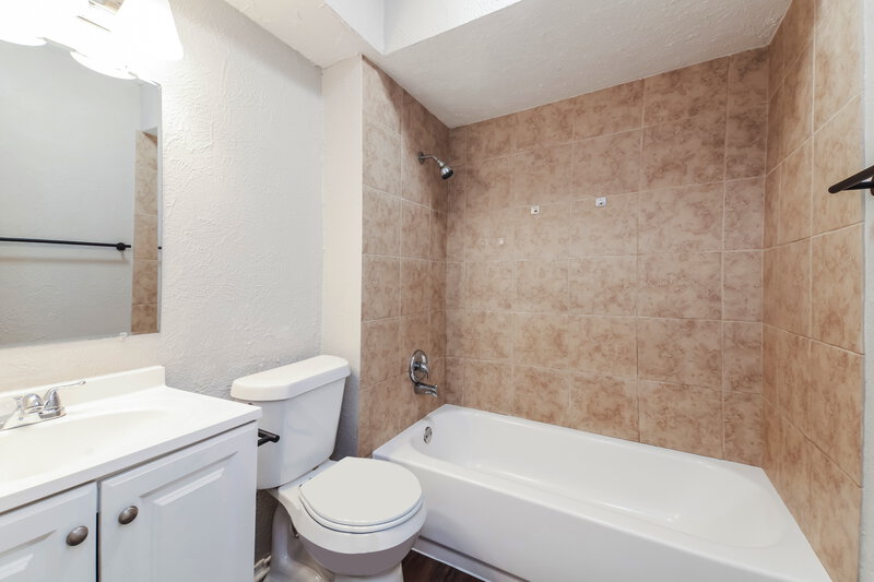 2,305/Mo, 2021 Glenbrook Meadows Dr Garland, TX 75040 Bathroom View