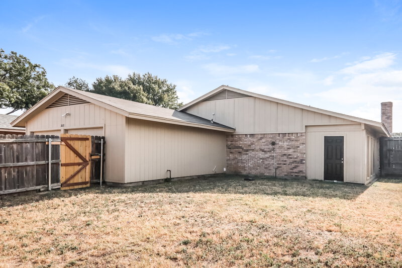 2,305/Mo, 2021 Glenbrook Meadows Dr Garland, TX 75040 Rear View