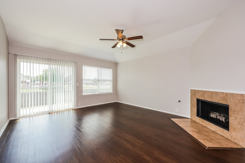 2,480/Mo, 1612 Desperado Rd Fort Worth, TX 76131 Living Room View